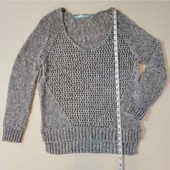 Maurices Women's Deep V-neck Long Sleeve Drop-tail Sweater - Picture 4 of 13